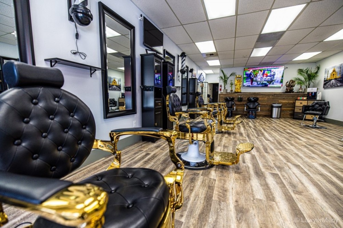 Hydraulic vs. Electric: Picking the Right Salon Chair Base